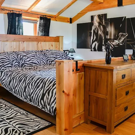 Swallow - Ukc3427 Holiday home *